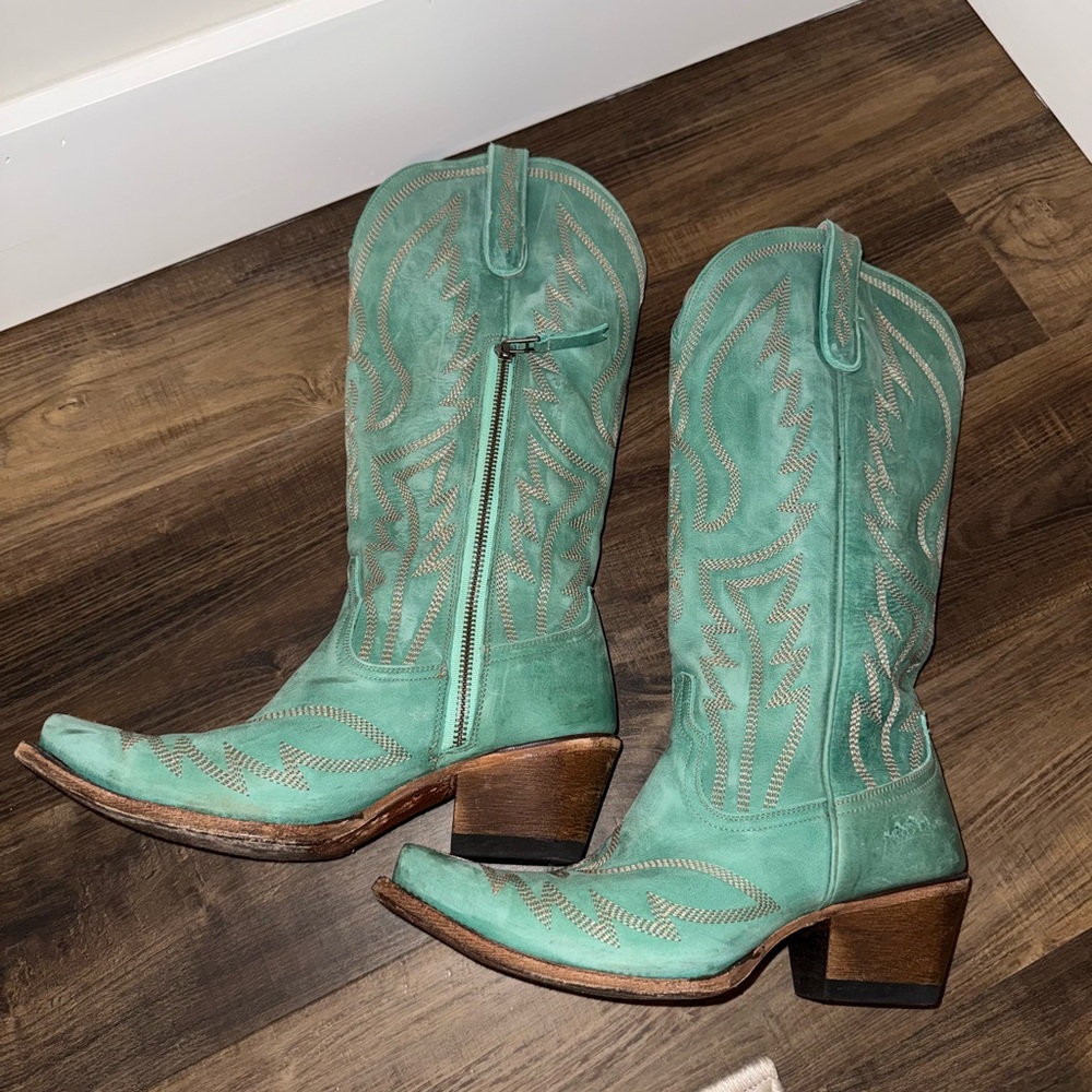 Stylish Women's Teal Heeled Boots